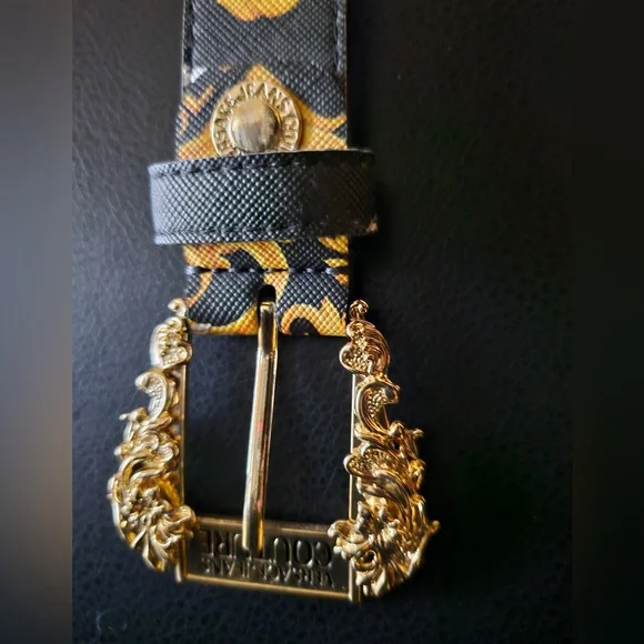 Versace Jeans Couture baroque-print belt with an ornate logo buckle - Picture 4 of 6